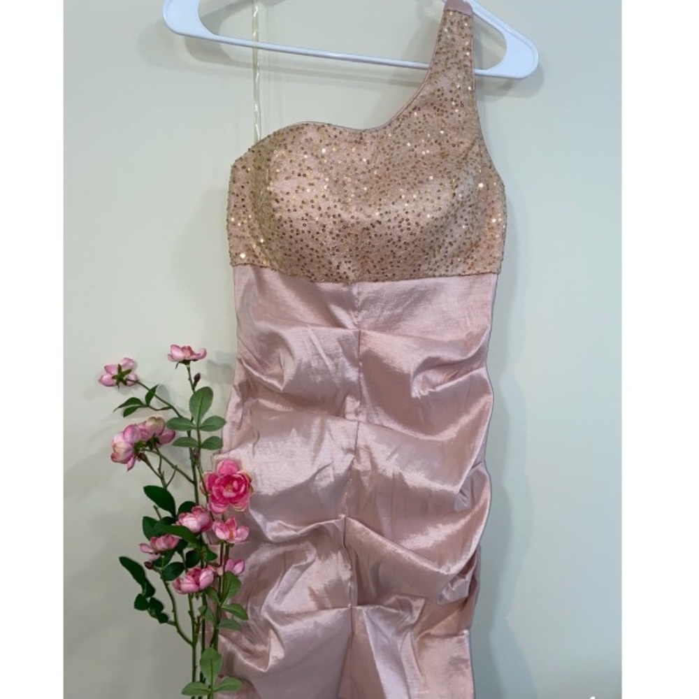 Short formal dress, size 7